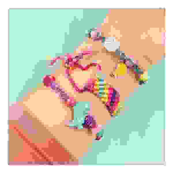 Pulseras con dijes buenas vibraciones - Make It Real - Imagen 2