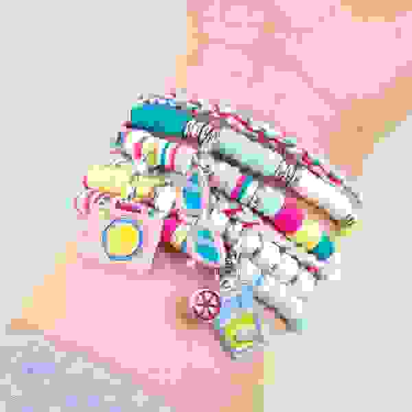 Pulseras con dijes vibraciones de verano - Make It Real - Imagen 4